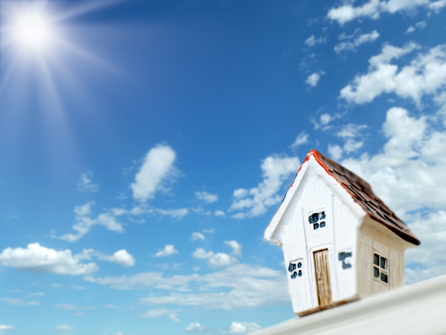 【屋根修理・工事応用編】太陽光・緑化で屋根を活用！対応業者に見積もり依頼