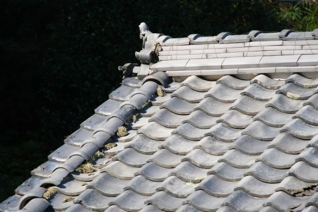 屋根の葺き替え工事のベストなタイミングと劣化症状のチェック方法