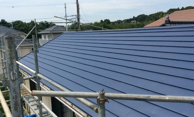 横葺き屋根のメリット・デメリットとは？ガルバリウム鋼板屋根の種類と葺き替えのポイント