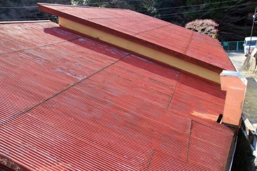 トタン屋根の修理や葺き替えなどのリフォームの方法・費用を解説
